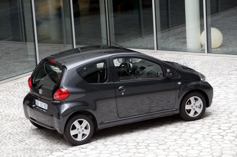  Toyota Aygo 2005 года  (фото 48 из 102)
